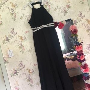 Formal dress, mesh band waist area, slit